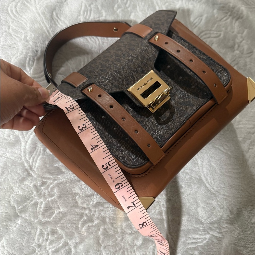 Michael Kors Manhattan Brown  Print Satchel - Picture 2 of 8
